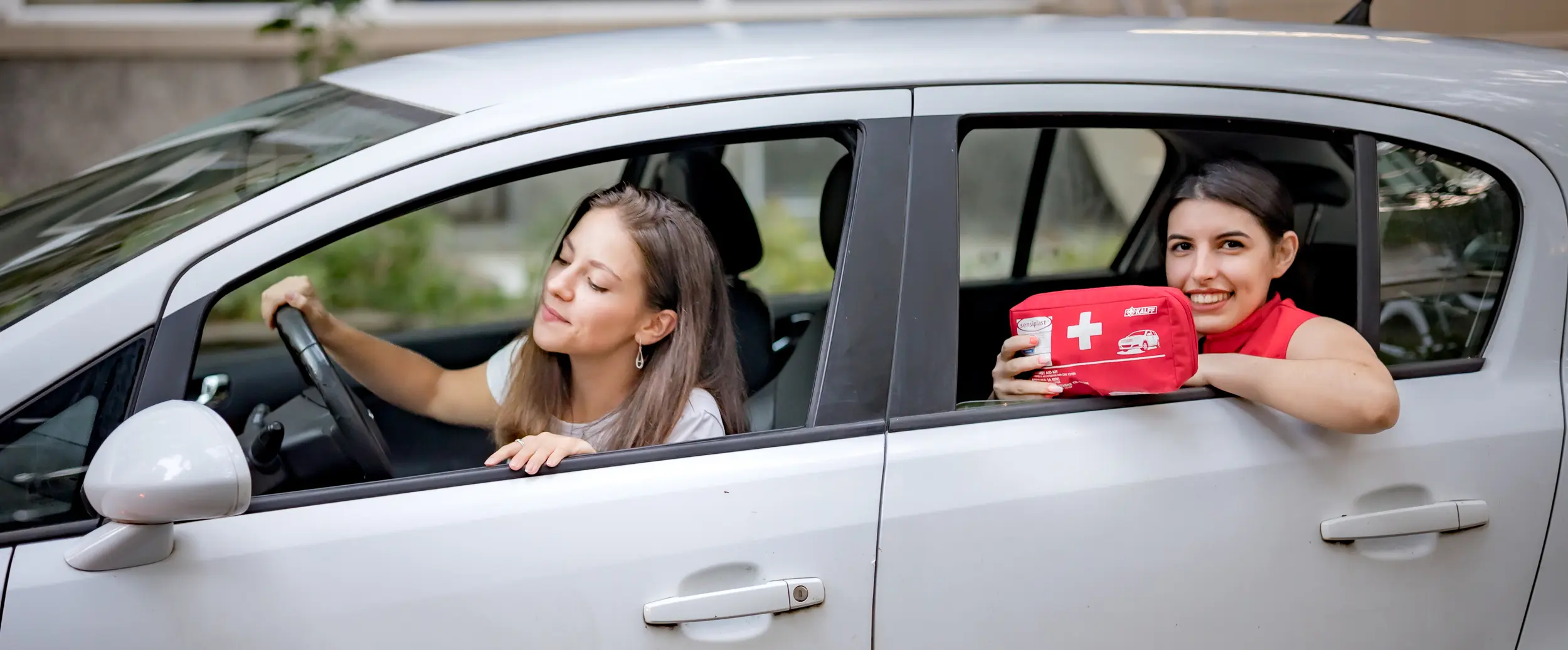 Erste Hilfe Teilnehmende im Auto